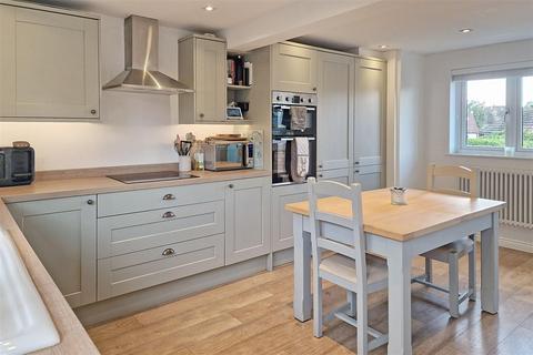 4 Beaconfield Way, Epping, CM16 5BA