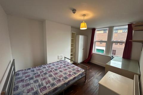 6 bedroom semi-detached house to rent, *£105pppw excluding bills* Grove Road, Lenton, NG7 1HJ - UON