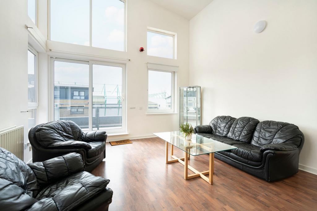 3/22 Hawkhill Close, Easter Road... 2 bed penthouse for sale £255,000