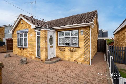 2 bedroom detached bungalow for sale, Winterswyk Avenue, Canvey Island, SS8