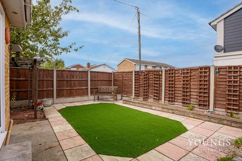 2 bedroom detached bungalow for sale, Winterswyk Avenue, Canvey Island, SS8