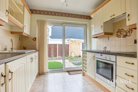 2 bedroom detached bungalow for sale, Winterswyk Avenue, Canvey Island, SS8