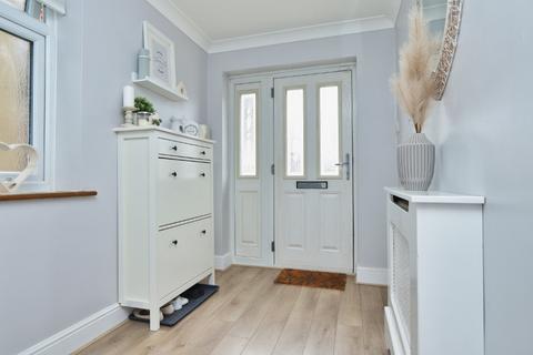 9 Epping Close, Romford, RM7 8BH