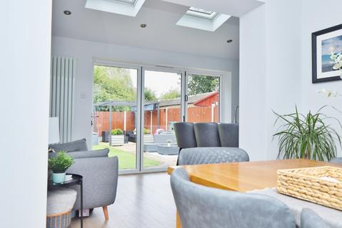9 Epping Close, Romford, RM7 8BH