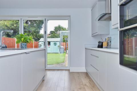 9 Epping Close, Romford, RM7 8BH