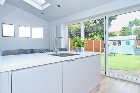 9 Epping Close, Romford, RM7 8BH