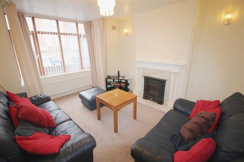 2 bedroom detached house to rent, *£140pppw Excluding Bills* Welby Avenue, Lenton, NG7 1QL - UON