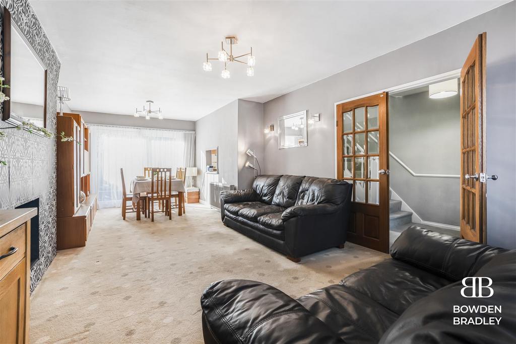 Living Room/Dining Area