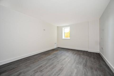 2 bedroom flat to rent, Kings Court, Gomshall, GU5