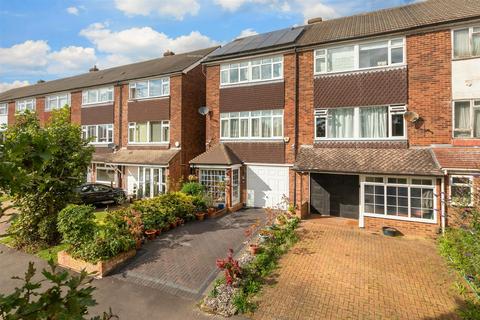 4 bedroom townhouse for sale, Copthorne Gardens, Hornchurch, Essex