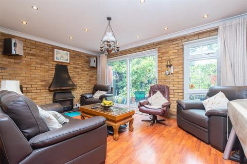 4 bedroom townhouse for sale, Copthorne Gardens, Hornchurch, Essex