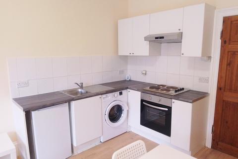 Studio to rent, Church Lane, London N8