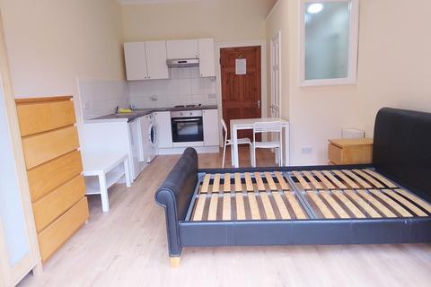 Studio to rent, Church Lane, London N8