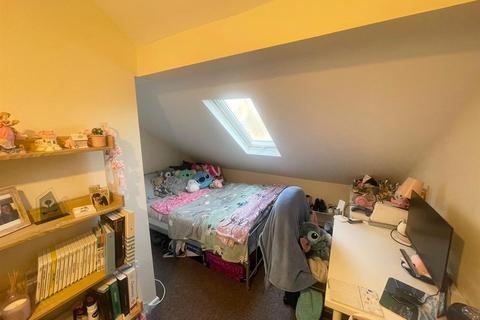 4 bedroom end of terrace house to rent, *£127pppw* Midland Avenue, Lenton, Nottingham