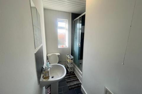 4 bedroom end of terrace house to rent, *£127pppw* Midland Avenue, Lenton, Nottingham