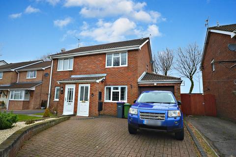 2 bedroom terraced house to rent, Springfield Close, Croesyceiliog, NP44