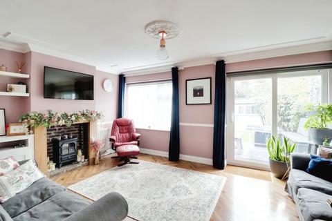 3 bedroom end of terrace house for sale, Milton Road, Stanford-le-Hope