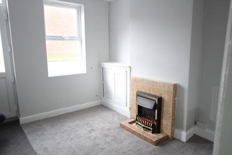 2 bedroom terraced house to rent, New Street, Grantham