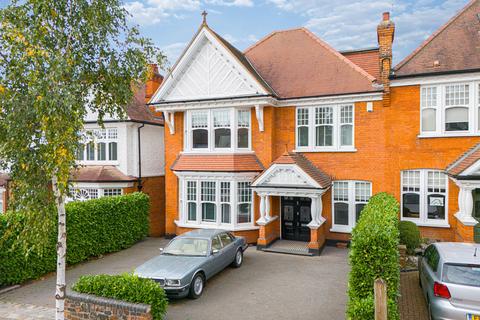 7 Monkhams Drive, Woodford Green, IG8 0LG