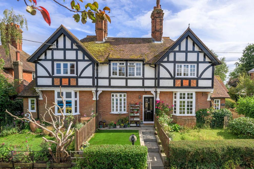 Nup End Lane, Aylesbury HP22 2 bed terraced house for sale £385,000
