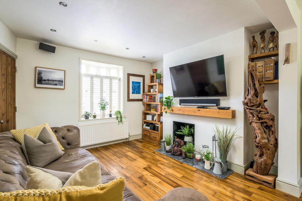 Nup End Lane, Aylesbury HP22 2 bed terraced house for sale £385,000