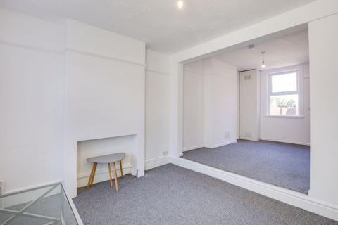 2 bedroom end of terrace house to rent, Lacey Street, Ipswich