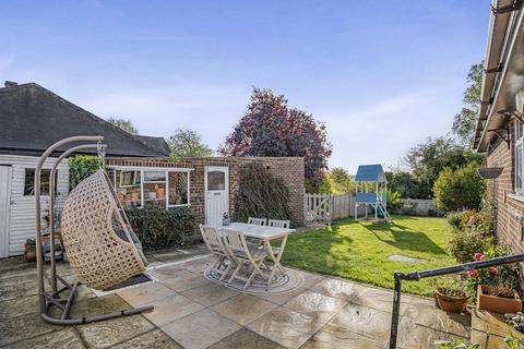 3 bedroom detached bungalow for sale, The Cedars, Benson, OX10