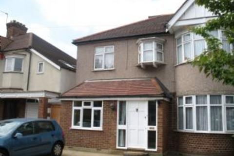 Studio to rent, Streatfield Road, KENTON, Middlesex, HA3 9BP