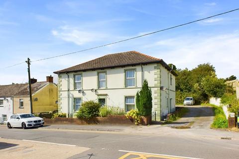 2 bedroom flat to rent, Troed y Bryn Court, Monument Hill, Carmarthen