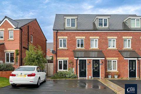 3 bedroom townhouse for sale, Songthrush Way, Norton Canes, WS11 9AH