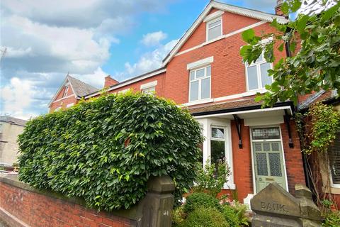 4 bedroom terraced house for sale, Manchester Road, Heywood, Greater Manchester, OL10