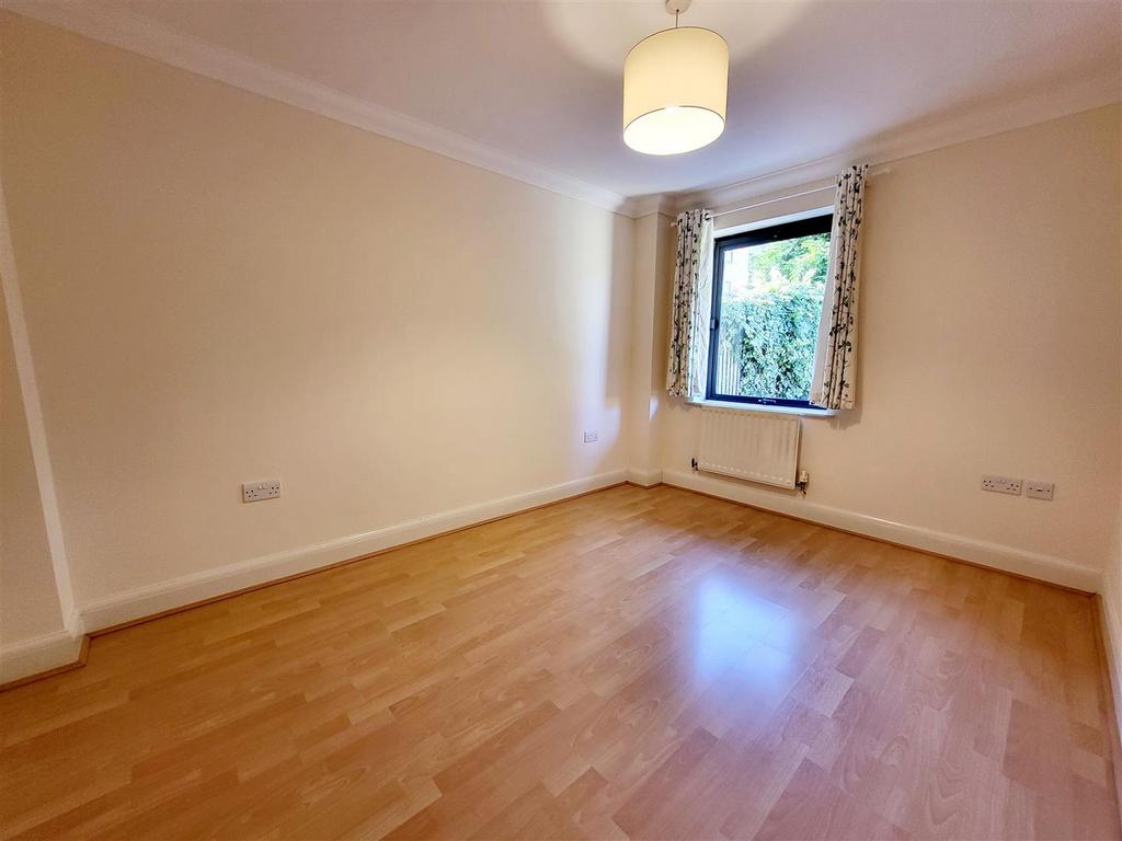 Ground floor bedroom/Office