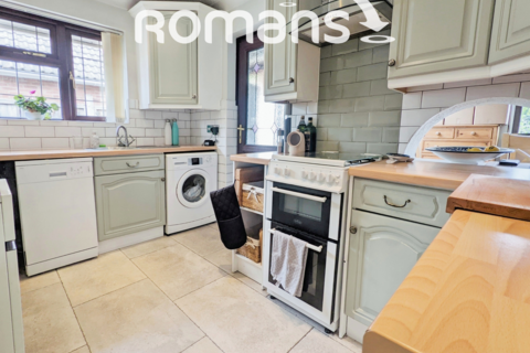 2 bedroom semi-detached house to rent, Belmont Close, GU14