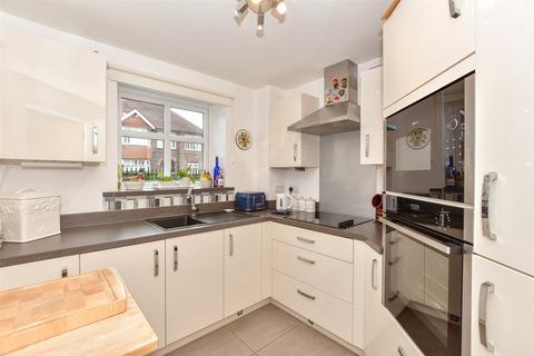 2 bedroom ground floor flat for sale, Pinewood Gardens, Tunbridge Wells, Kent