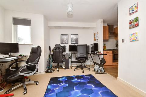 2 bedroom flat for sale, Park View Road, Leatherhead, Surrey