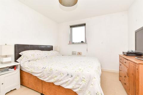 2 bedroom flat for sale, Park View Road, Leatherhead, Surrey