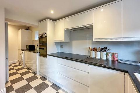 3 bedroom semi-detached house for sale, Hamsey Green Gardens, Warlingham, Surrey, CR6 9RT
