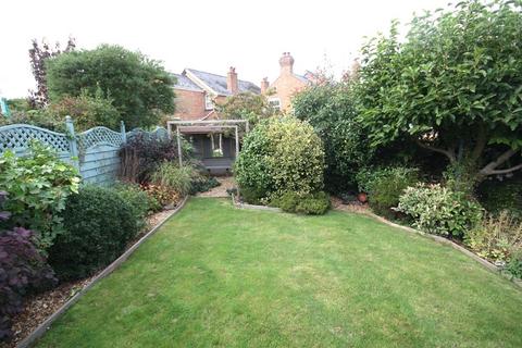 2 bedroom semi-detached bungalow for sale, Meadway, Malvern, WR14 1SB