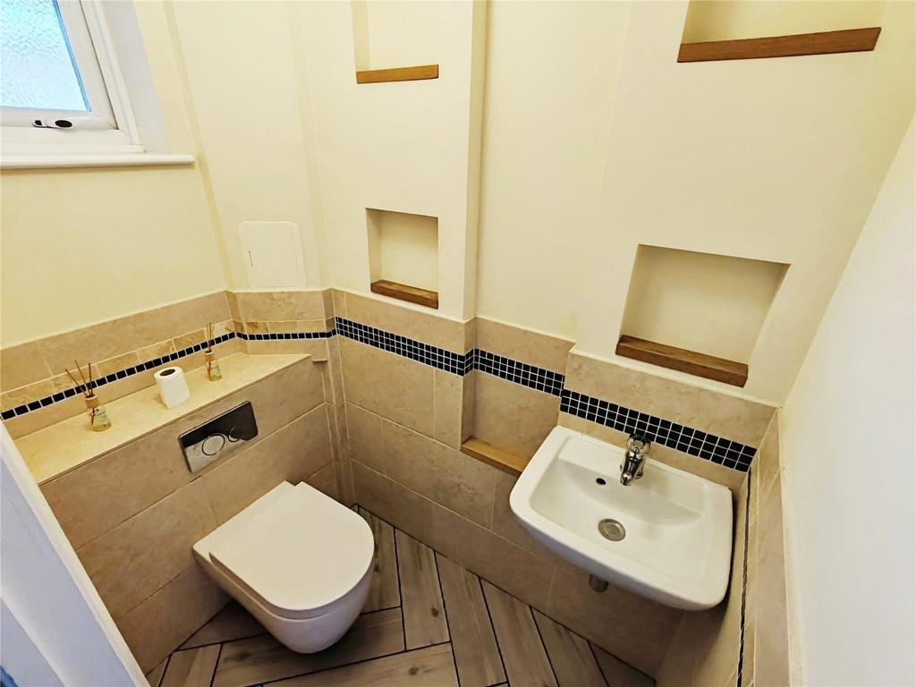 Cloakroom/Wc