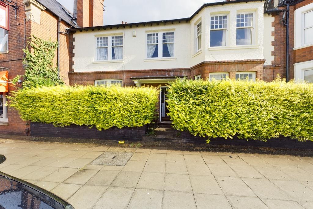 Abington Avenue, Northampton NN1 1 bed in a house share to rent £550