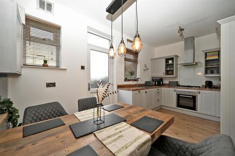 49 Albert Avenue, Bradford, BD10 9QJ