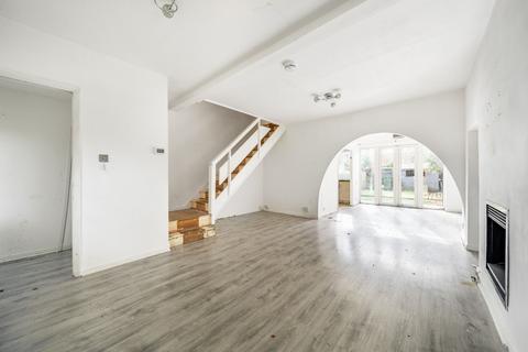 19 Kingfisher Drive, Richmond, TW10 7UF