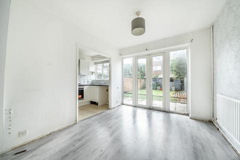 19 Kingfisher Drive, Richmond, TW10 7UF