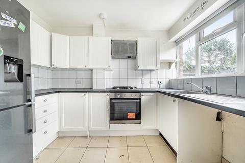 19 Kingfisher Drive, Richmond, TW10 7UF