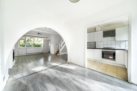 19 Kingfisher Drive, Richmond, TW10 7UF