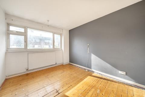 19 Kingfisher Drive, Richmond, TW10 7UF