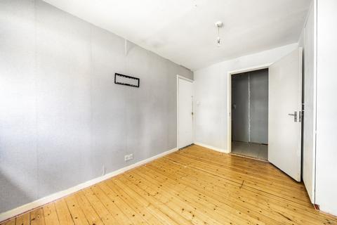 19 Kingfisher Drive, Richmond, TW10 7UF
