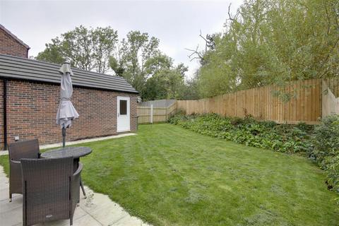 4 bedroom detached house for sale, Train Garth, Anlaby