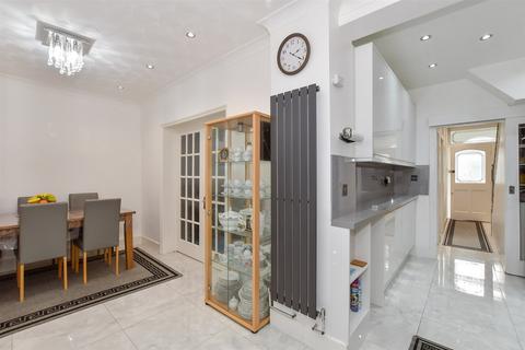 4 bedroom terraced house for sale, Roman Road, East Ham, London