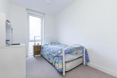 3 bedroom apartment to rent, Trafalgar Gardens, London E1